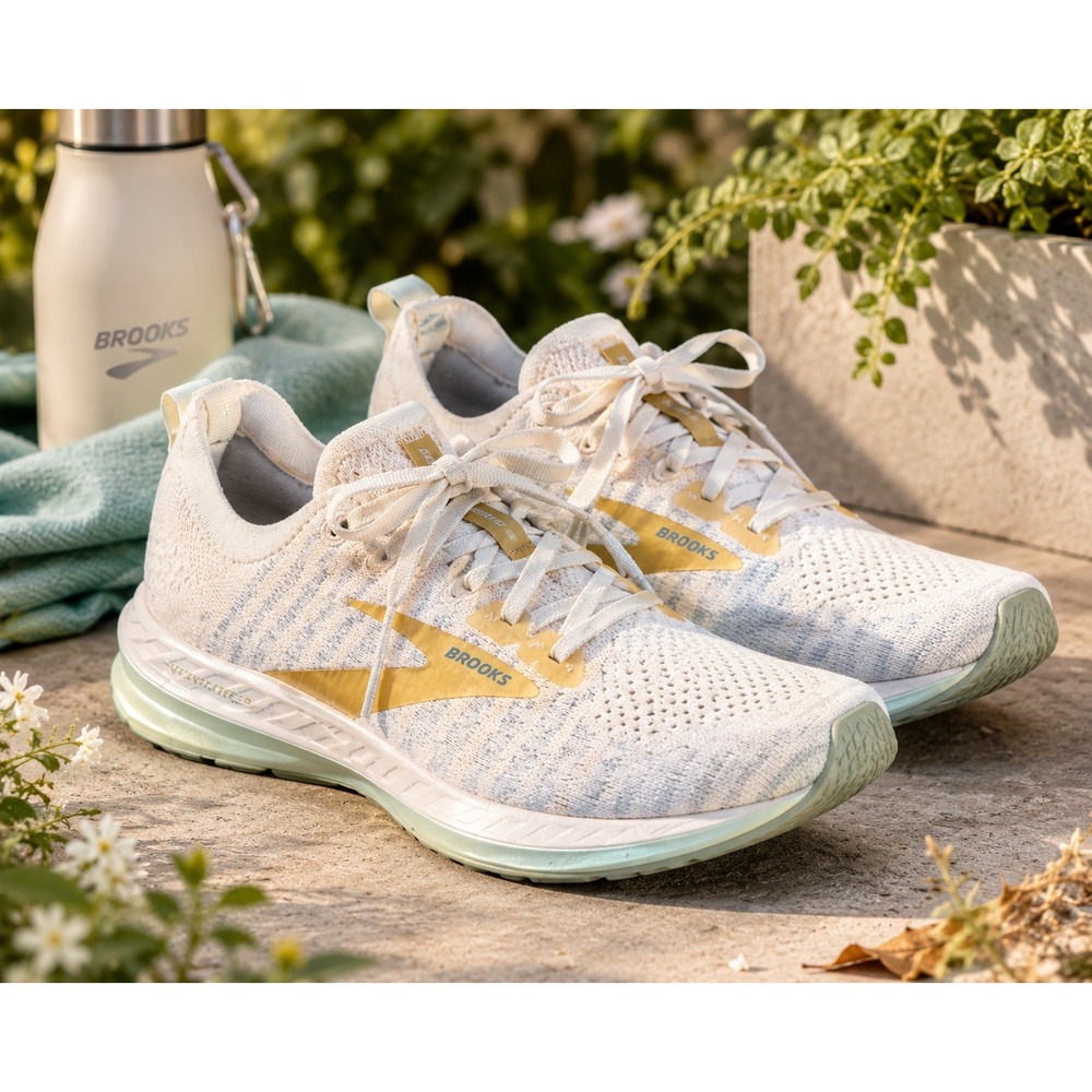 Brooks Levitate 3 Womens White Gold Running Shoes 1202971B164 Size 7.5